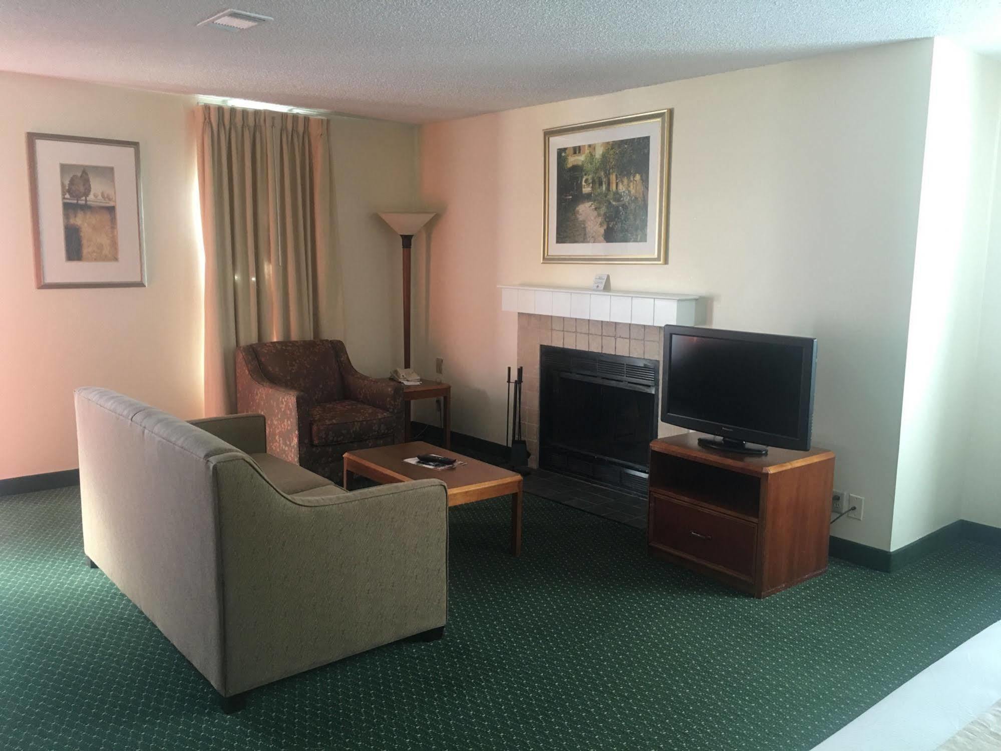 Fairbridge Inn & Suites - Akron Copley Township - West Exteriör bild